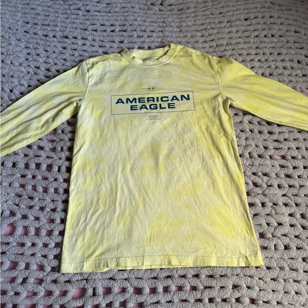 American Eagle yellow long sleeve. It’s is an xsmall.
